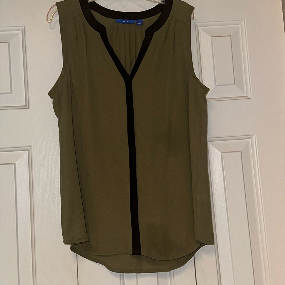 APT 9 green with black trim Women’s Button Up Sleeveless Top Size large